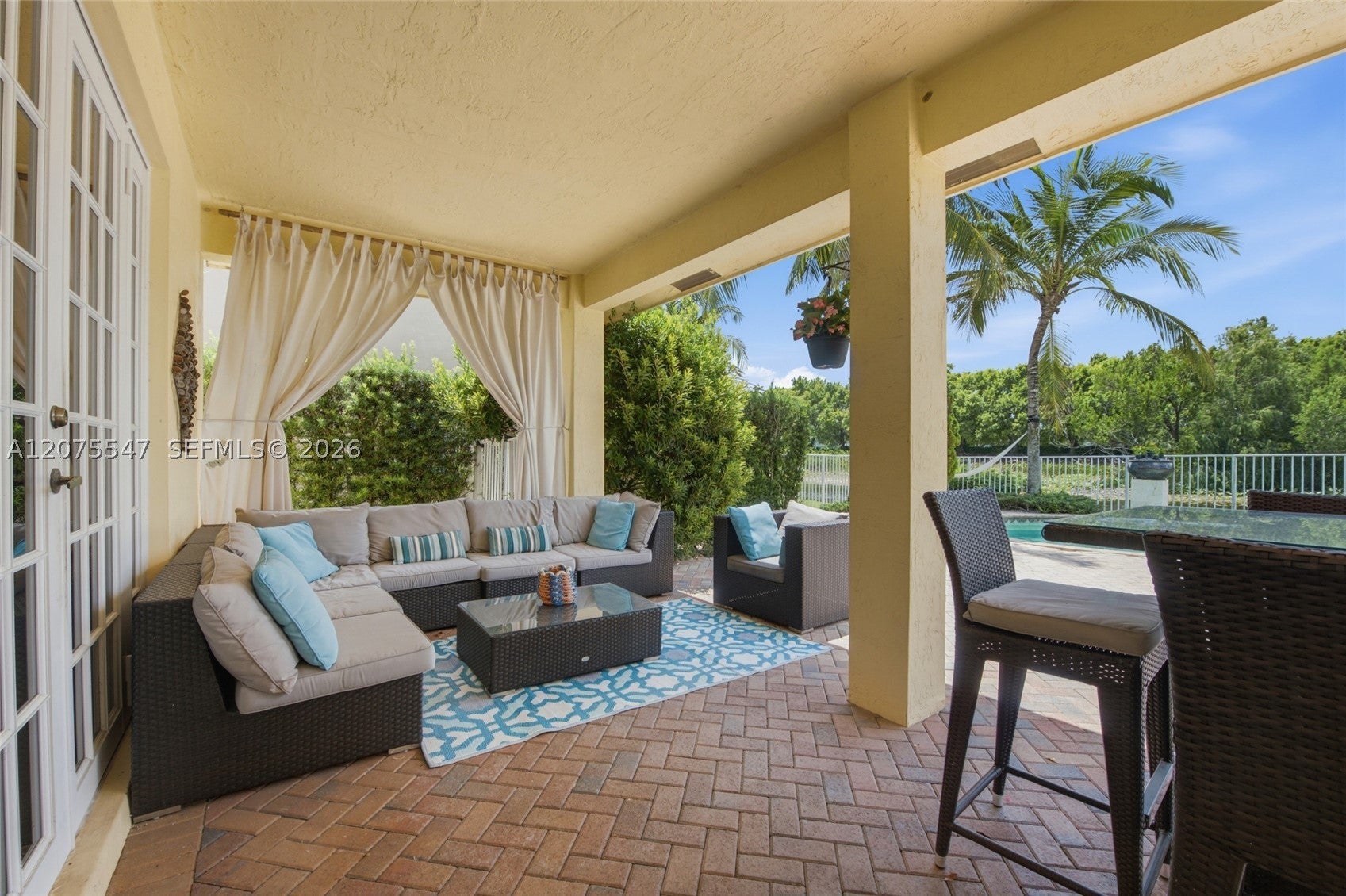 861 Crestview Cir