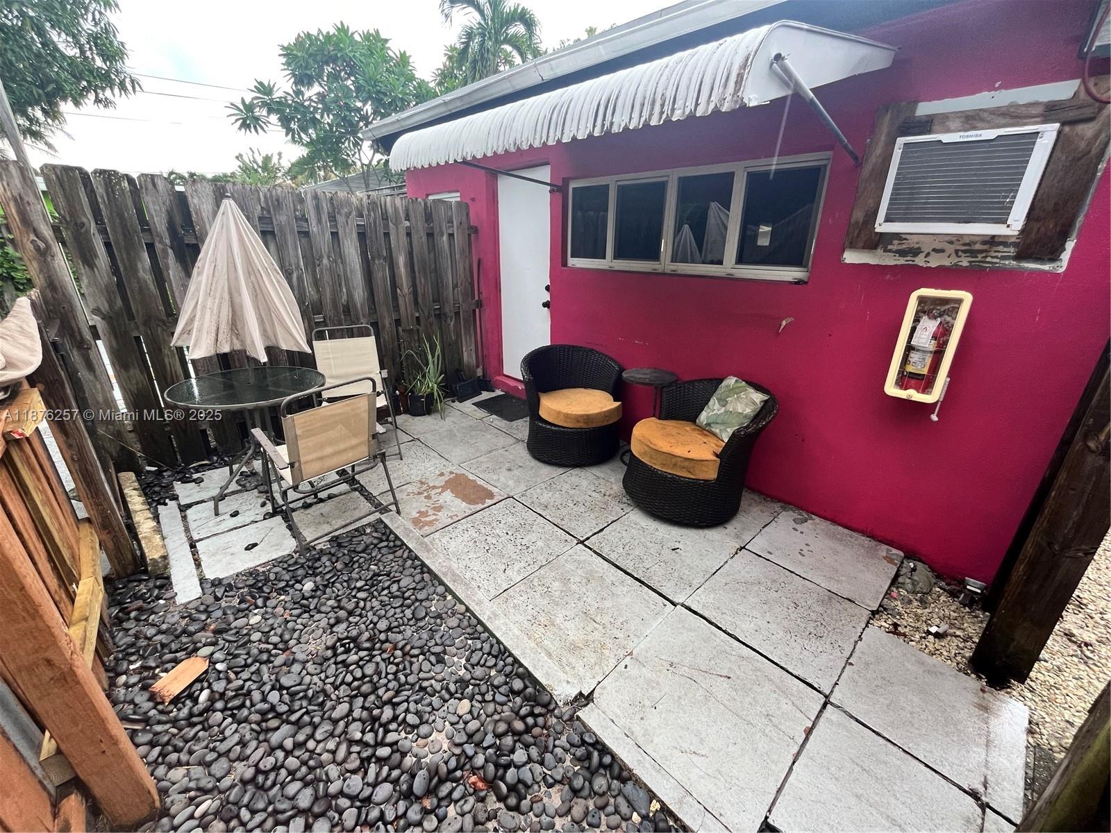 Cute and Cozy Studio efficiency available! quiet neighborhood located near everything you need and want! short drive to the beach! updated bathroom, wood floor, kitchenette, and much more! Call today! Qualifying tenants can move in with just 1st month and Security!