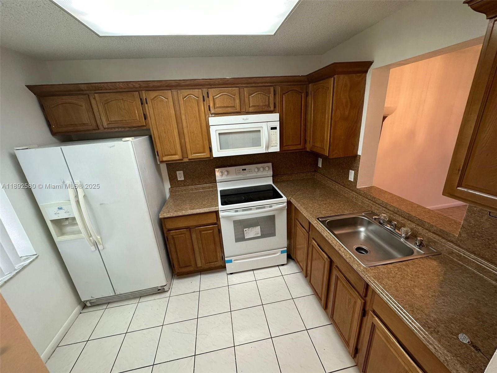 LAKESHORE AT UNIVERSITY P - Residential Lease