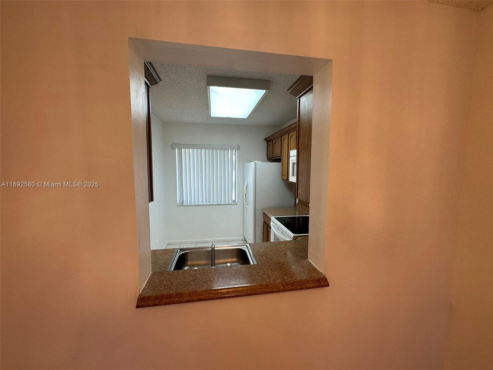 LAKESHORE AT UNIVERSITY P - Residential Lease
