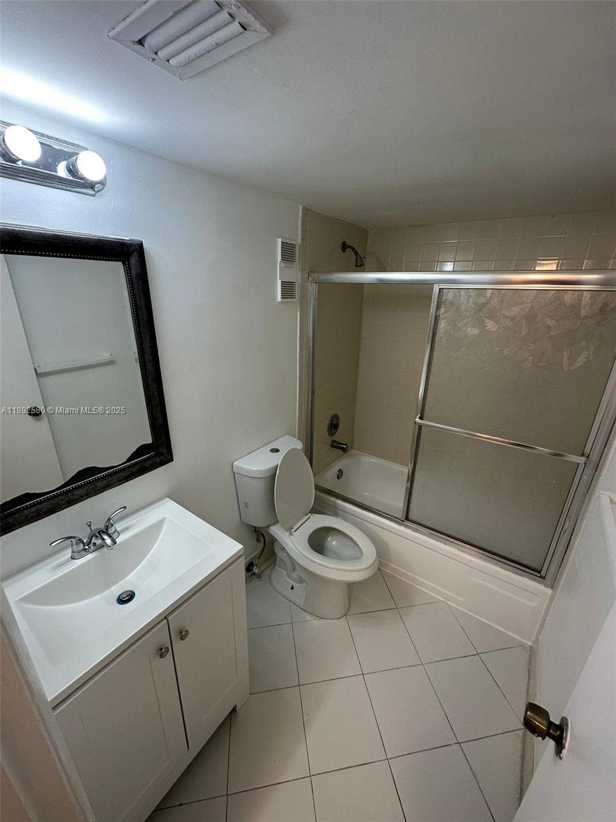 LAKESHORE AT UNIVERSITY P - Residential Lease