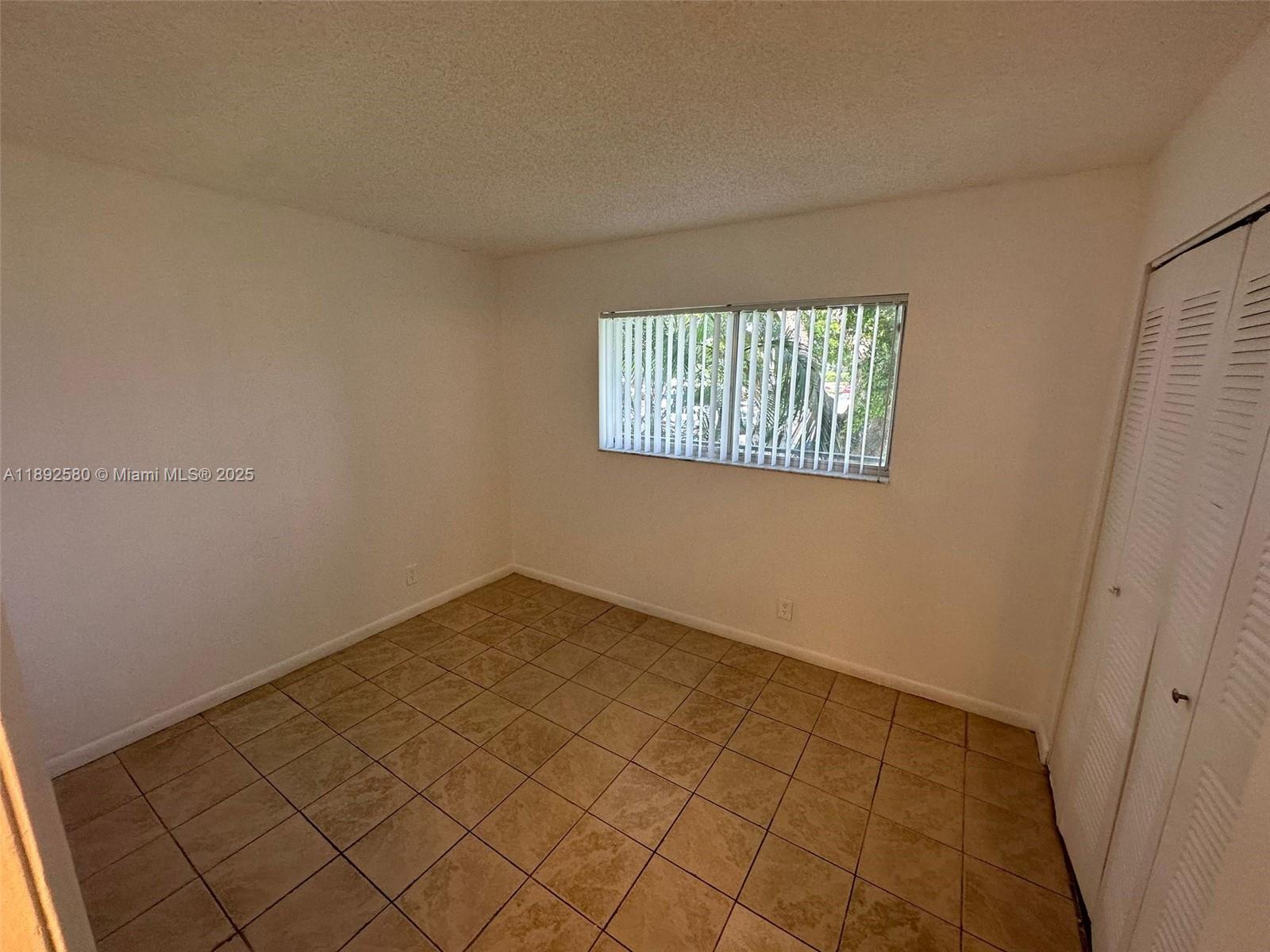 LAKESHORE AT UNIVERSITY P - Residential Lease