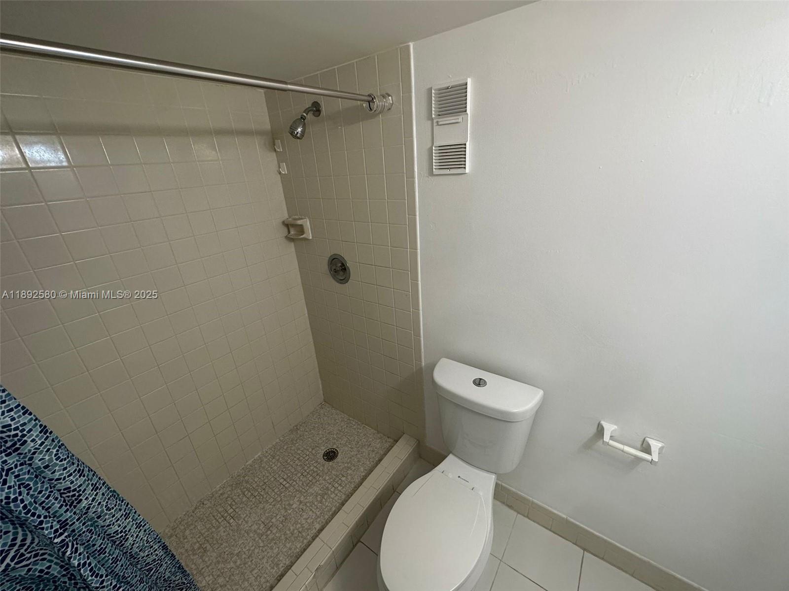 LAKESHORE AT UNIVERSITY P - Residential Lease