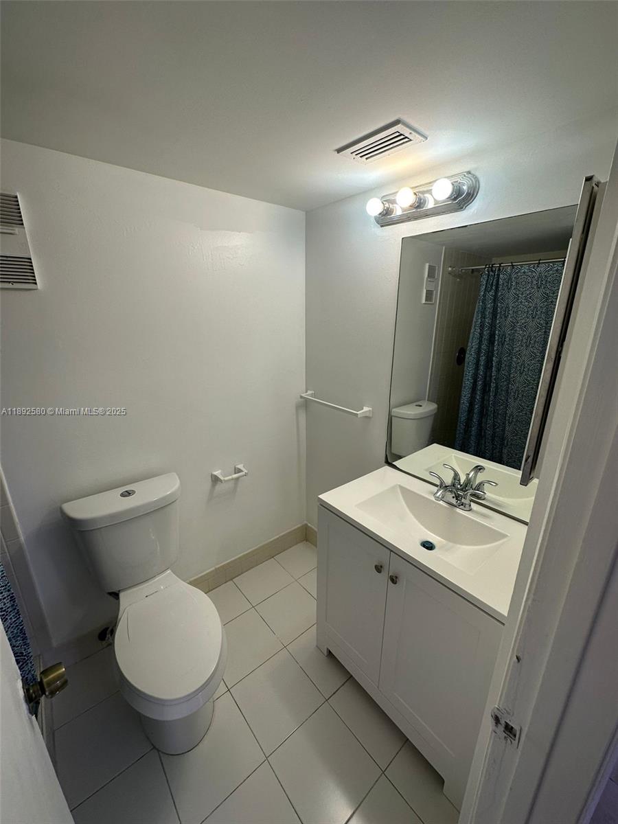 LAKESHORE AT UNIVERSITY P - Residential Lease