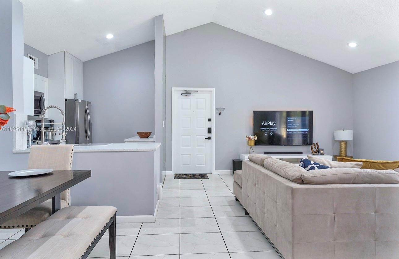 OAKLAND FOREST CLUB CONDO - Residential