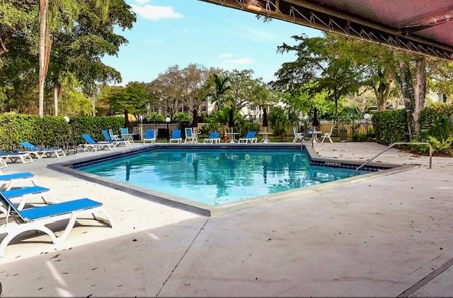 OAKLAND FOREST CLUB CONDO - Residential