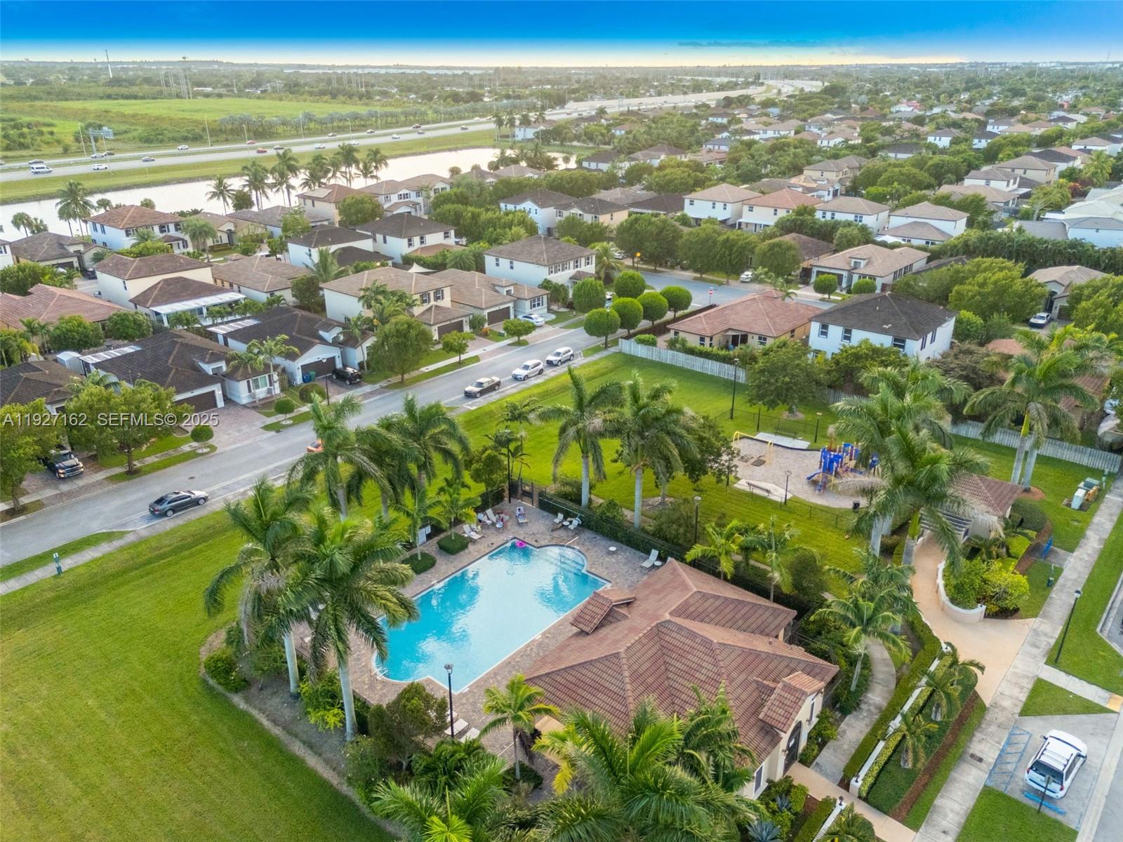 HEMINGWAY POINT - Residential