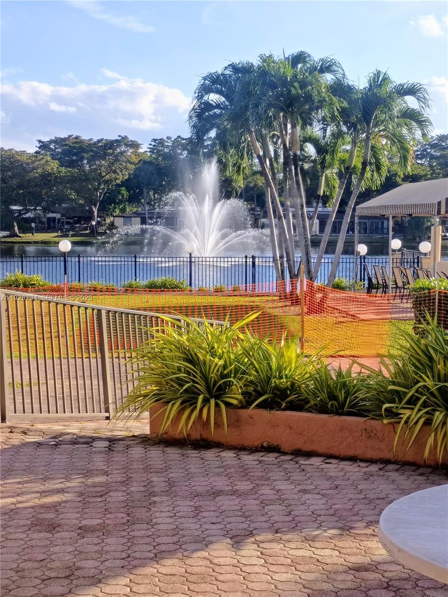 BERKLEY HOUSE WEST - Residential