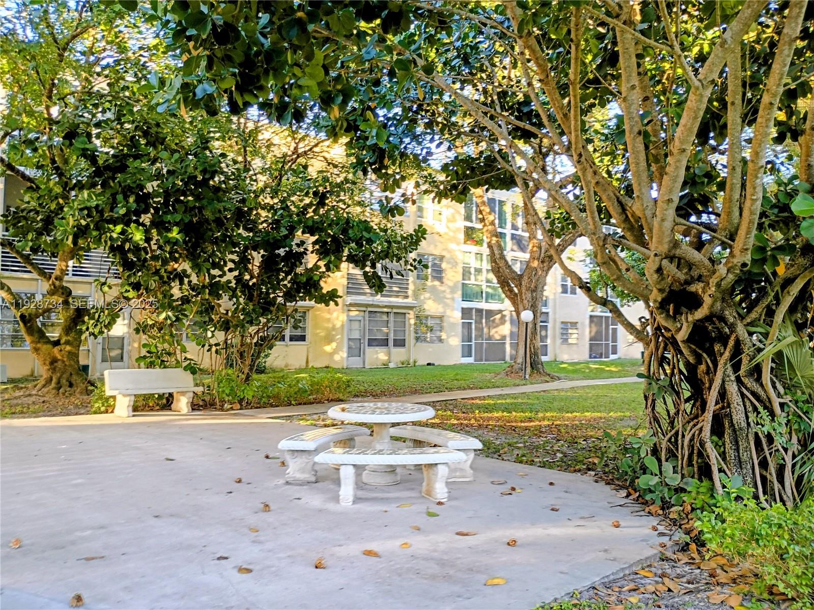 BERKLEY HOUSE WEST - Residential