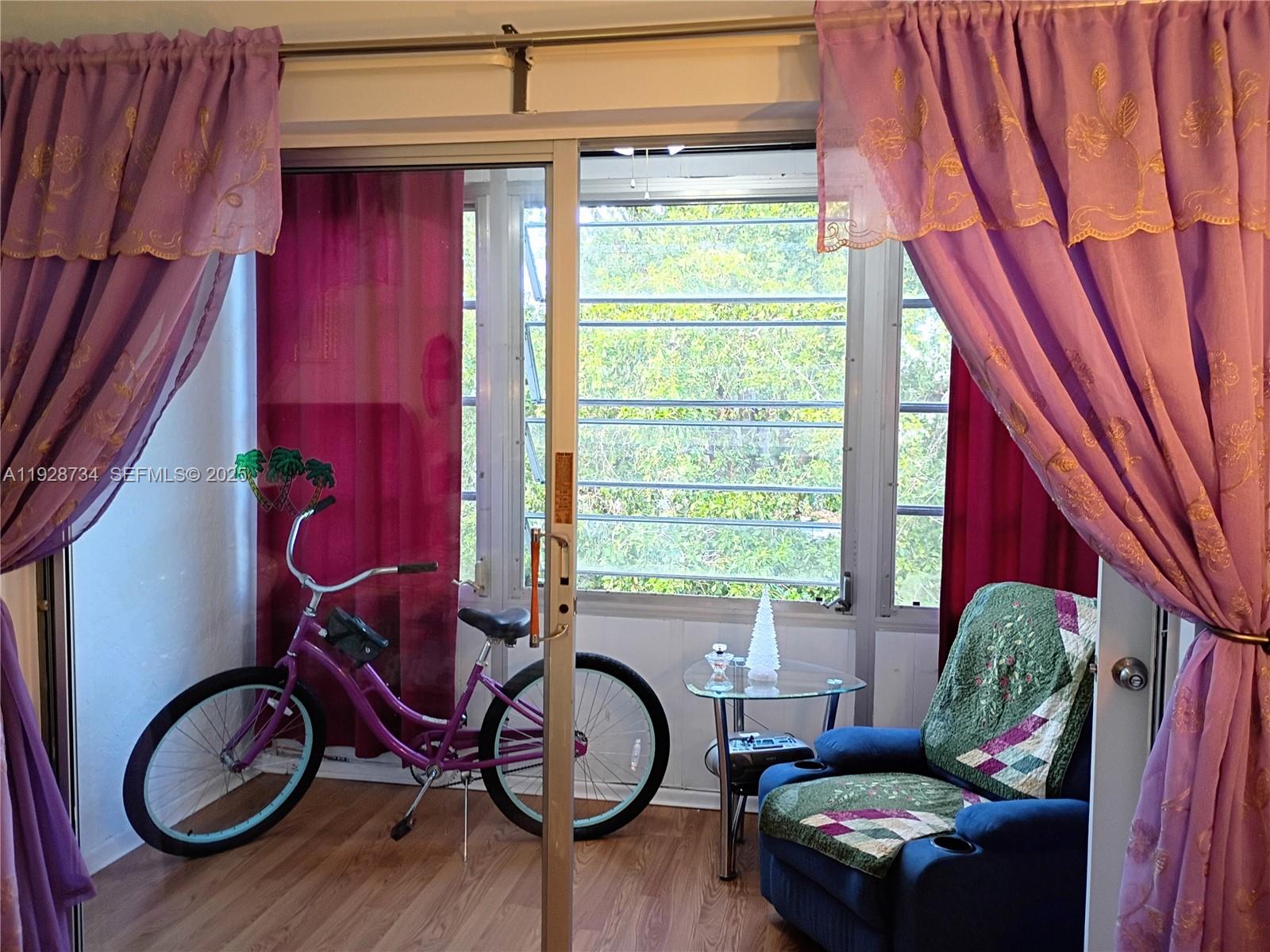 BERKLEY HOUSE WEST - Residential