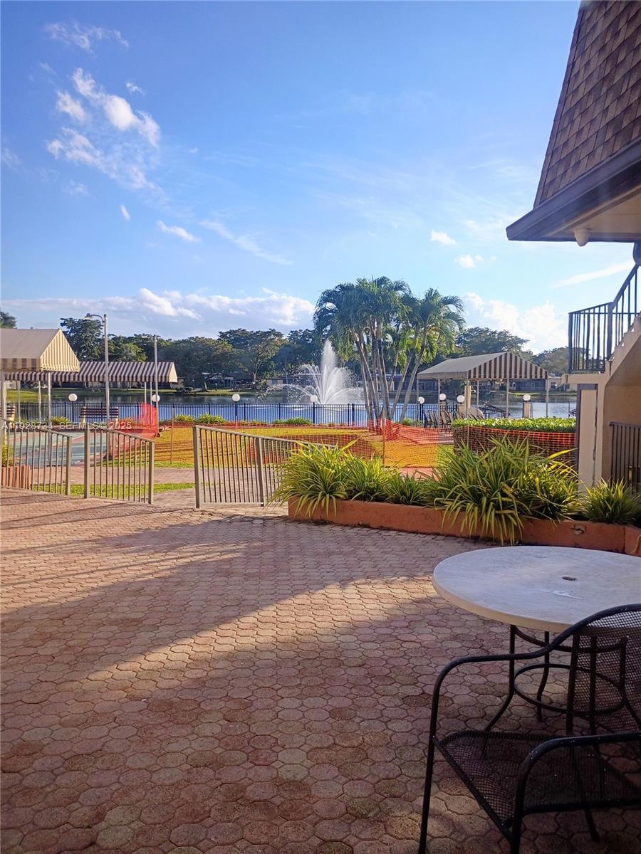 BERKLEY HOUSE WEST - Residential