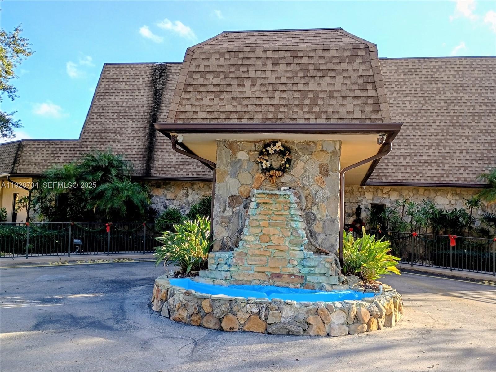 BERKLEY HOUSE WEST - Residential