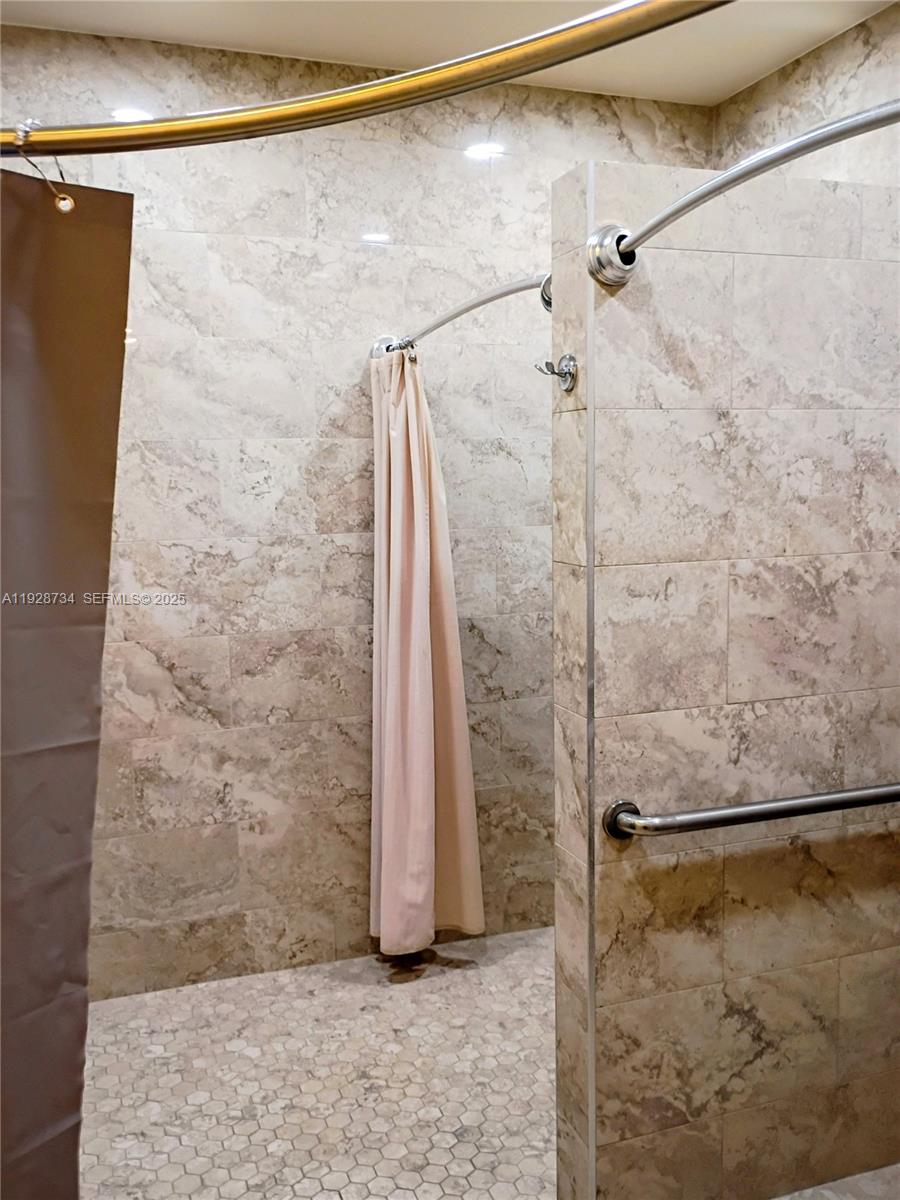 BERKLEY HOUSE WEST - Residential