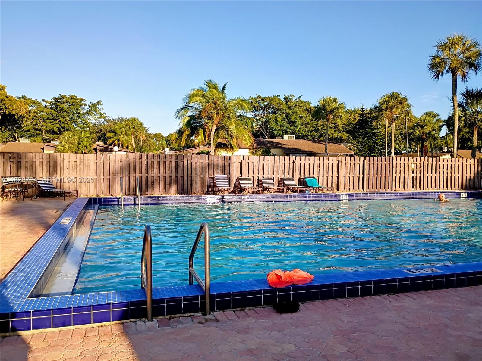 BERKLEY HOUSE WEST - Residential