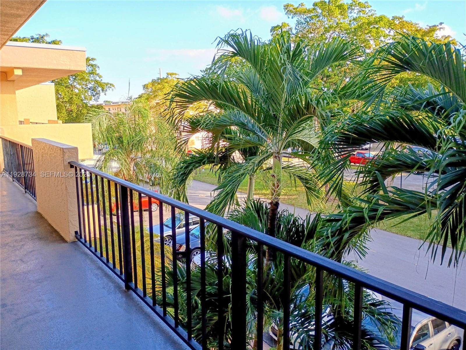 BERKLEY HOUSE WEST - Residential