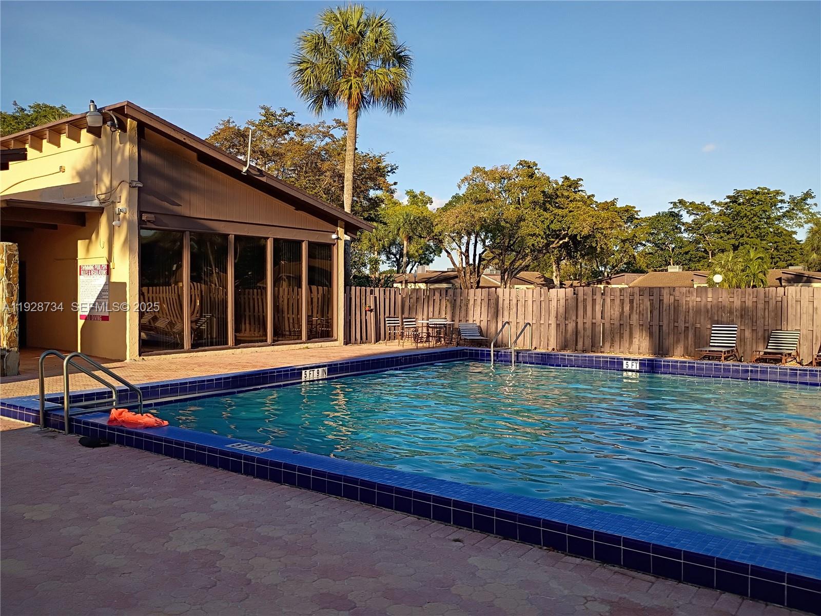 BERKLEY HOUSE WEST - Residential