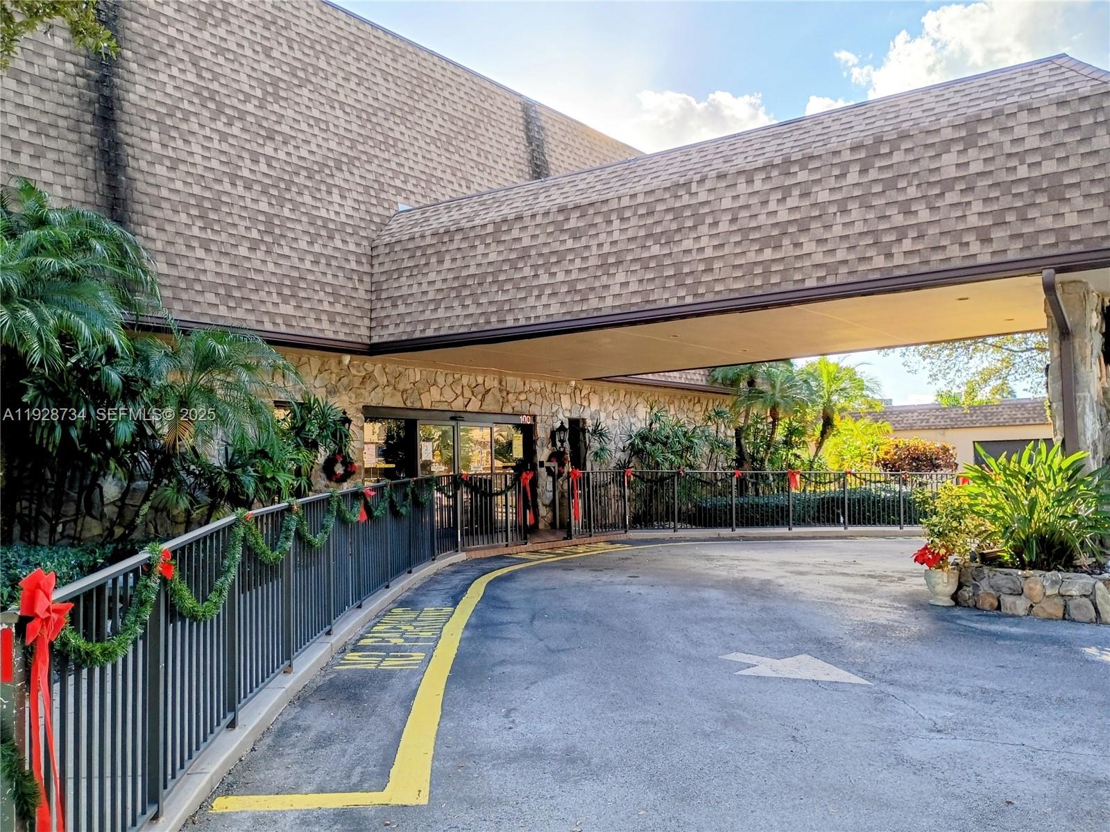 BERKLEY HOUSE WEST - Residential