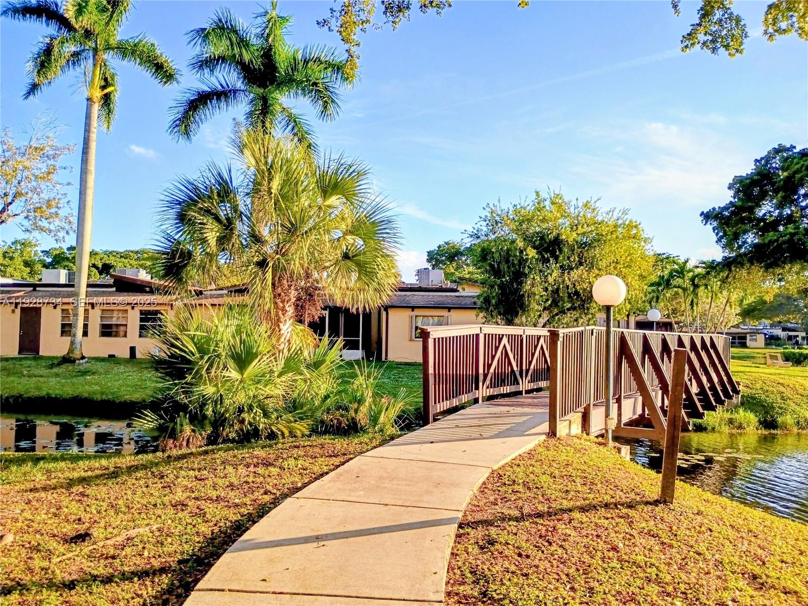 BERKLEY HOUSE WEST - Residential