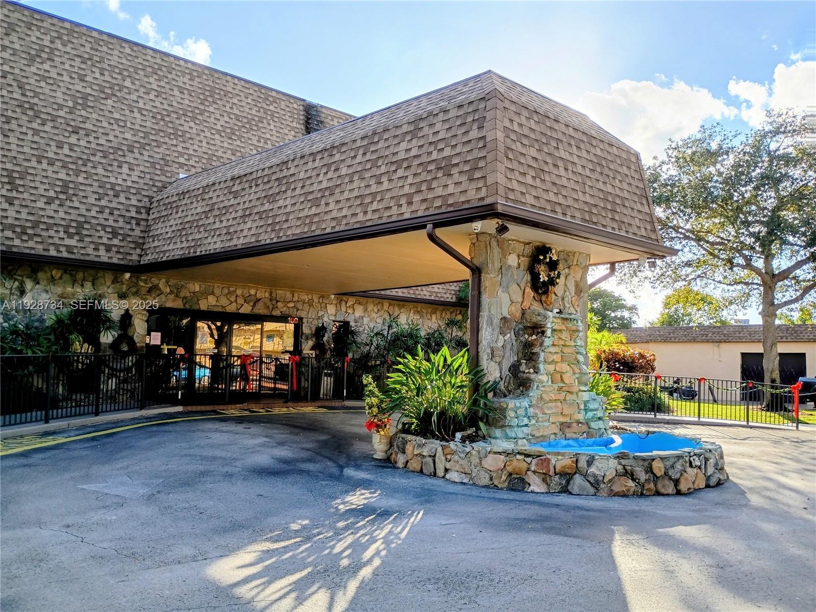 BERKLEY HOUSE WEST - Residential