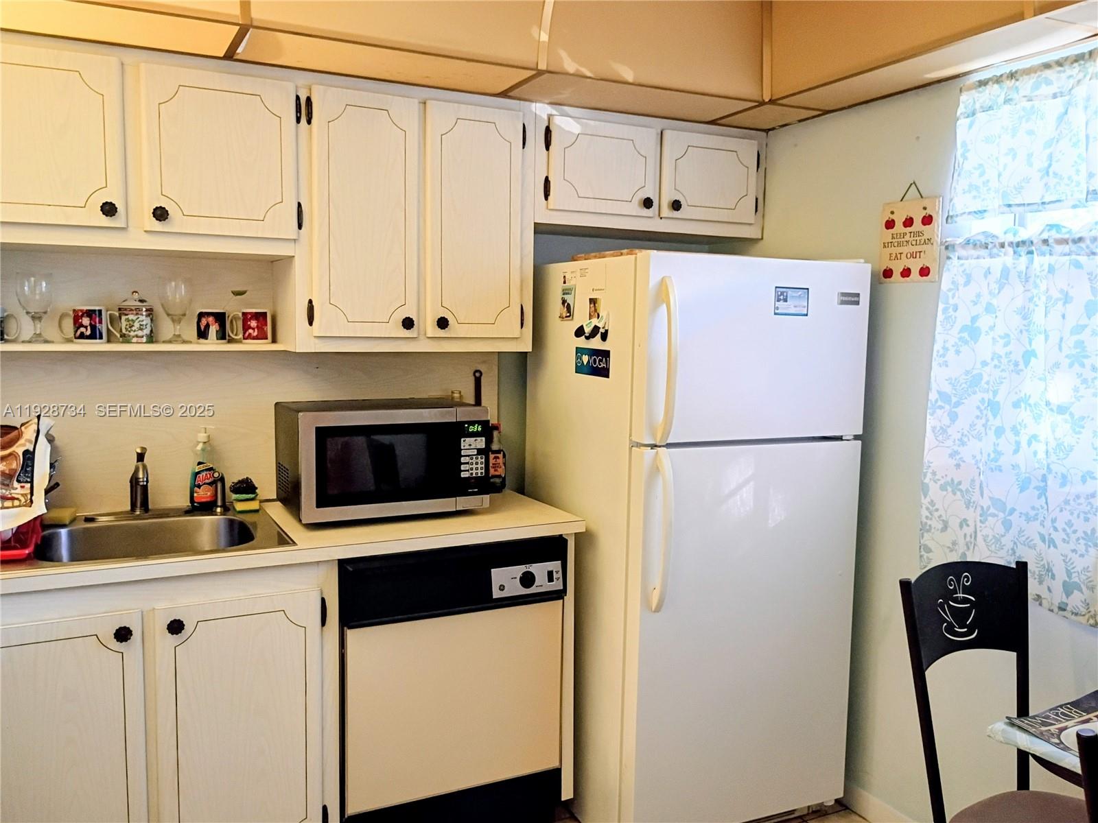 BERKLEY HOUSE WEST - Residential