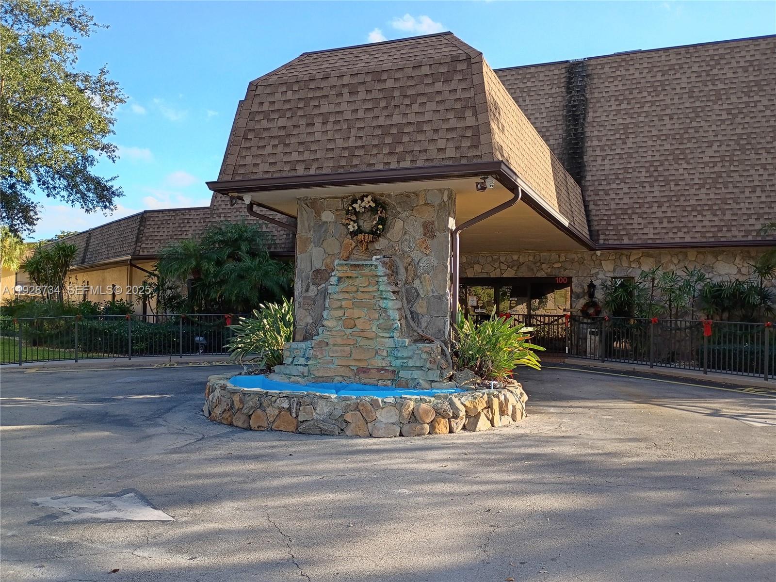 BERKLEY HOUSE WEST - Residential