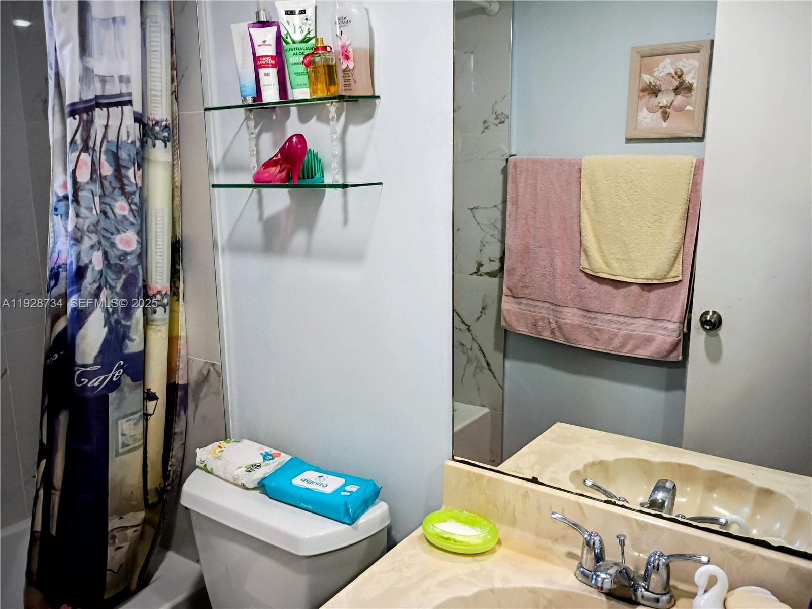 BERKLEY HOUSE WEST - Residential