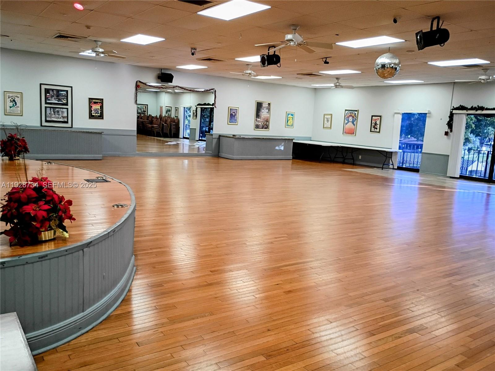 BERKLEY HOUSE WEST - Residential