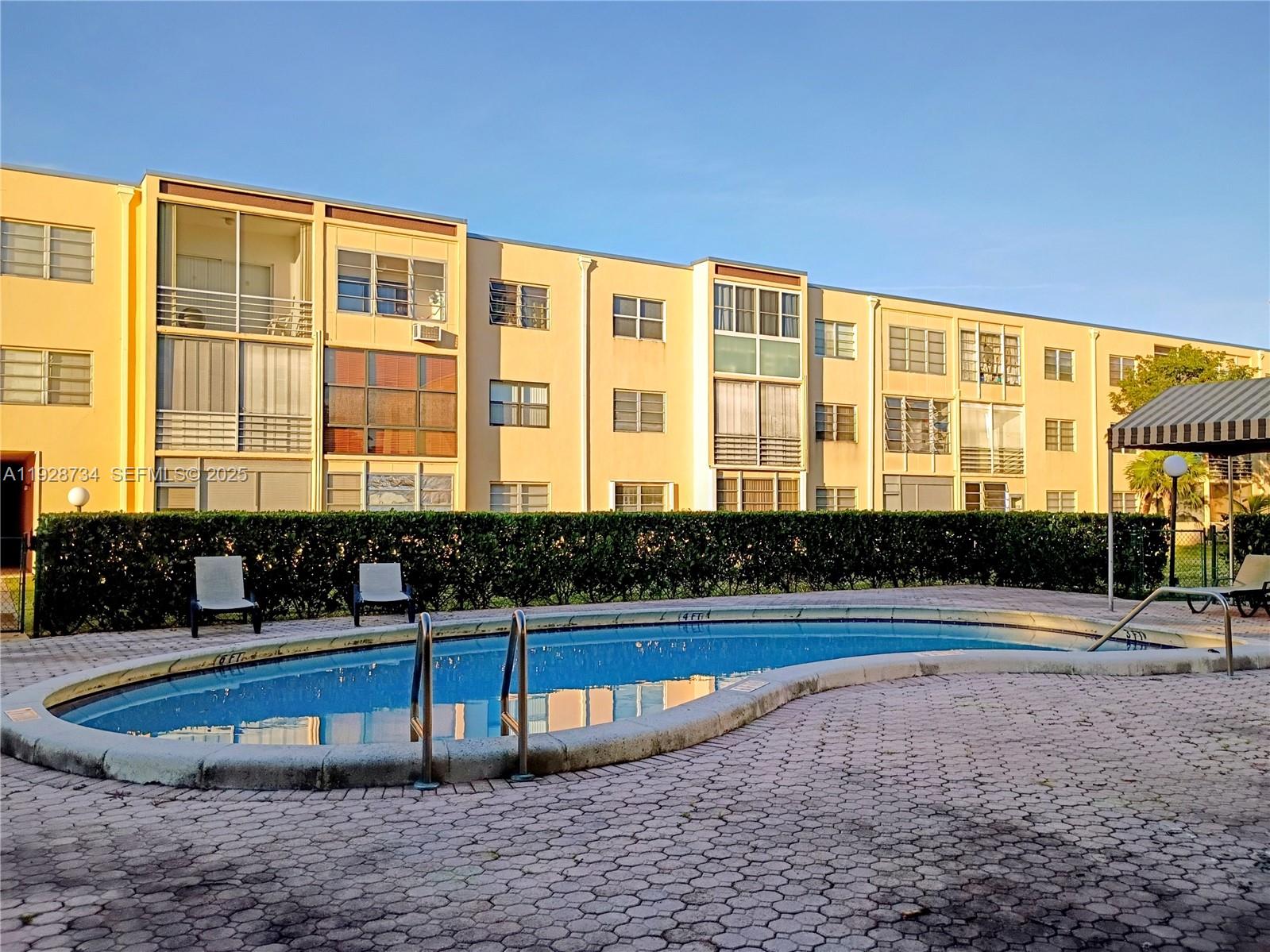 BERKLEY HOUSE WEST - Residential