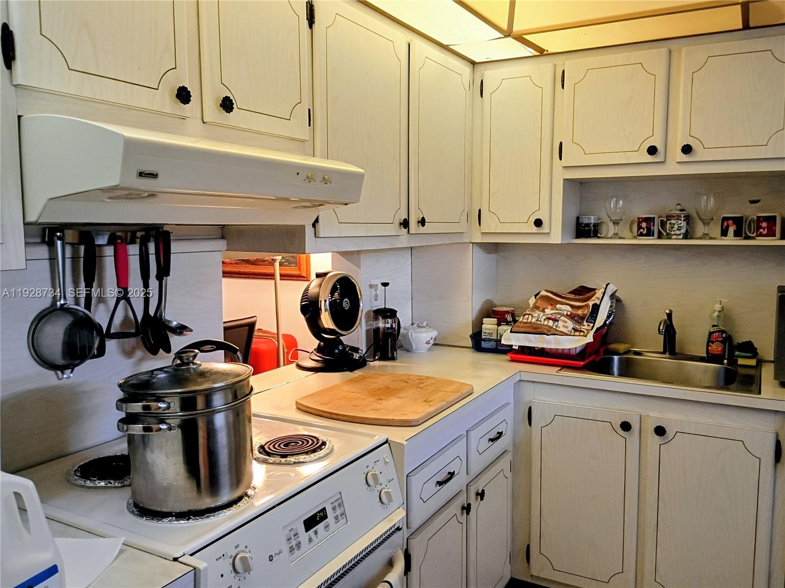 BERKLEY HOUSE WEST - Residential