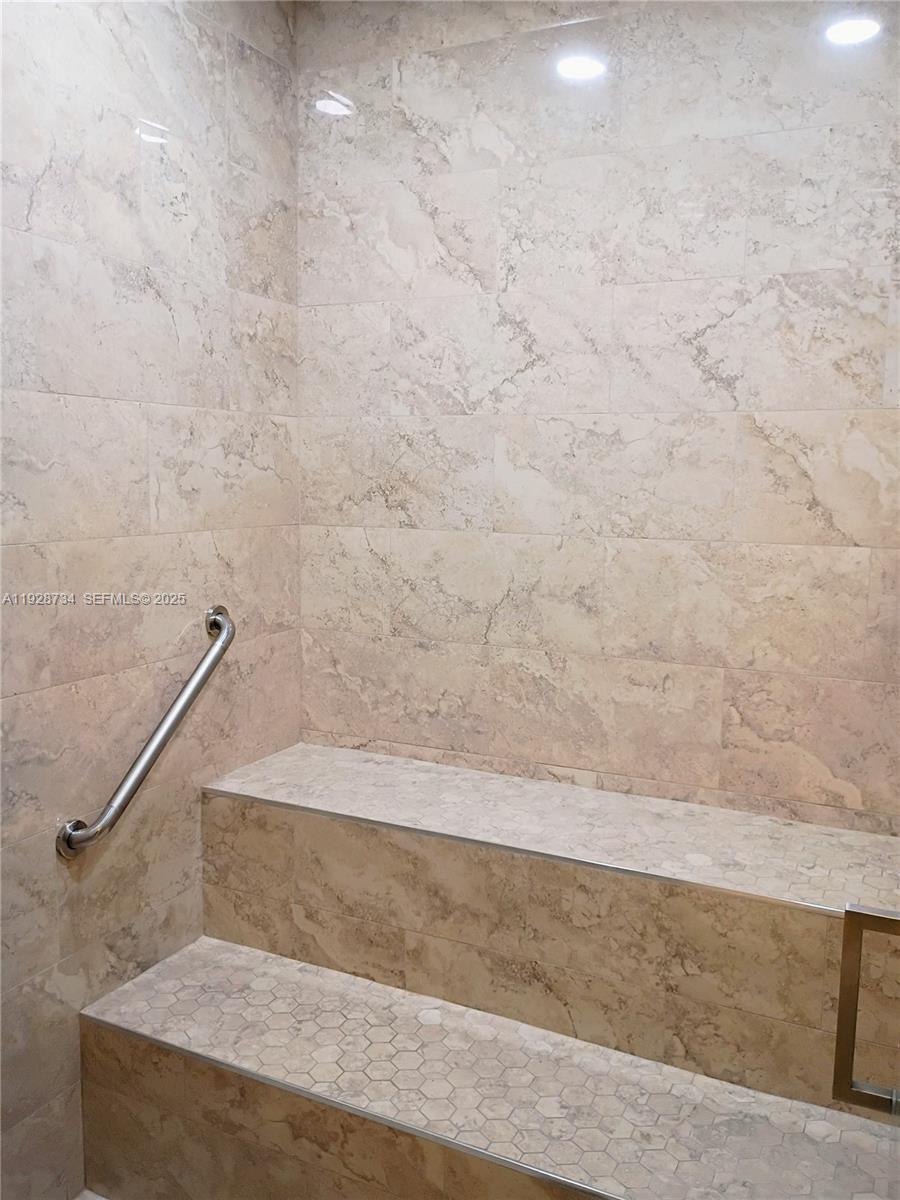 BERKLEY HOUSE WEST - Residential