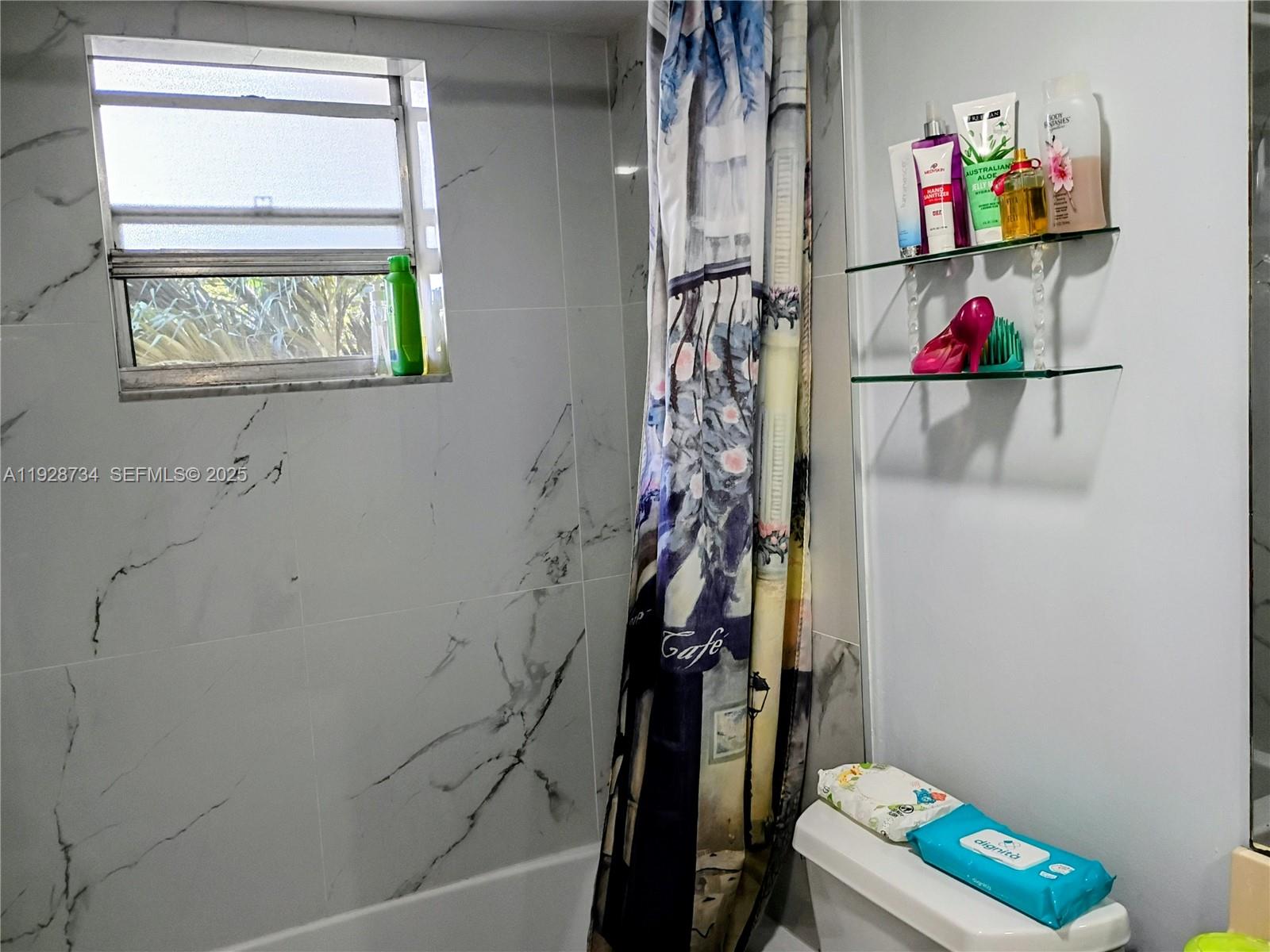 BERKLEY HOUSE WEST - Residential