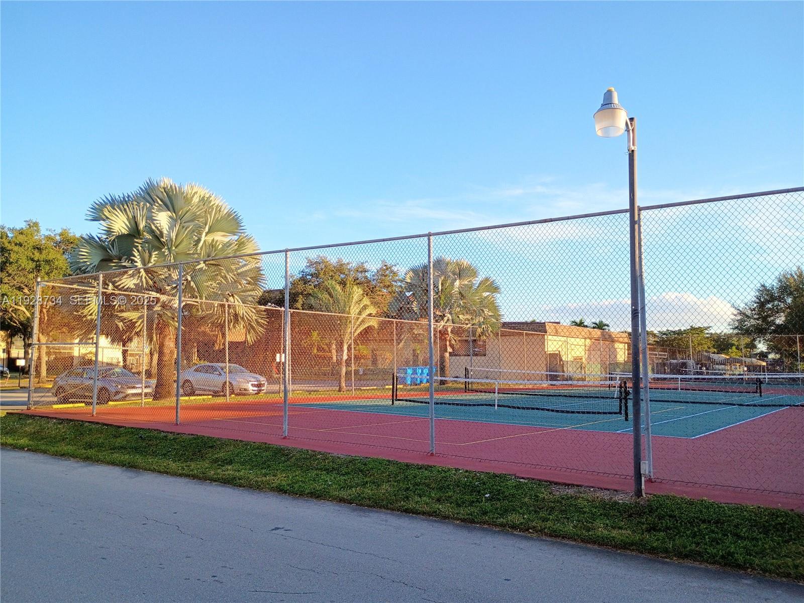 BERKLEY HOUSE WEST - Residential