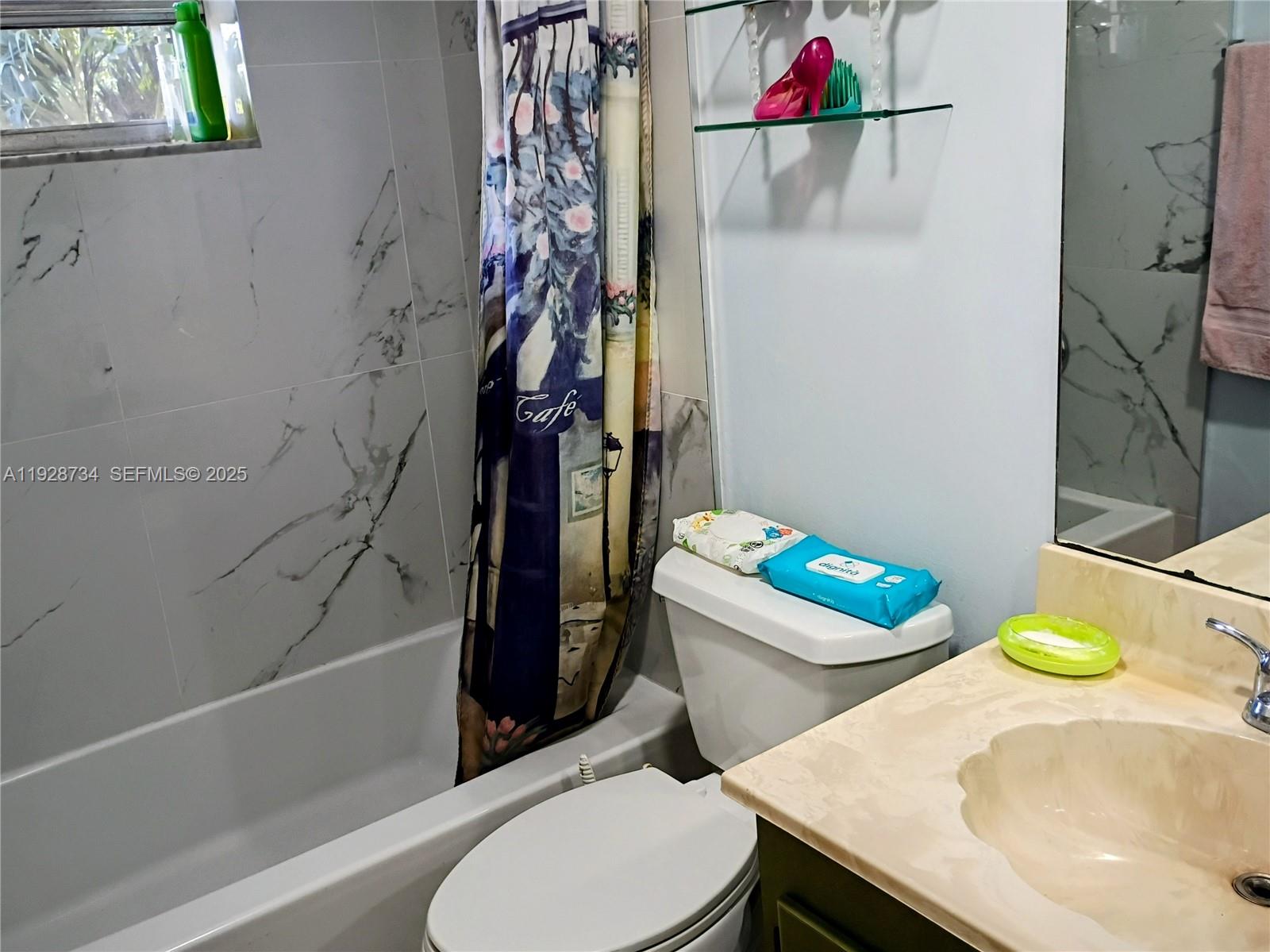 BERKLEY HOUSE WEST - Residential