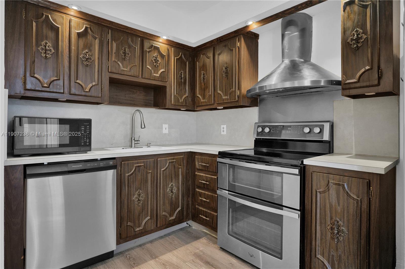 ADMIRALS PORT CONDO WEST - Residential