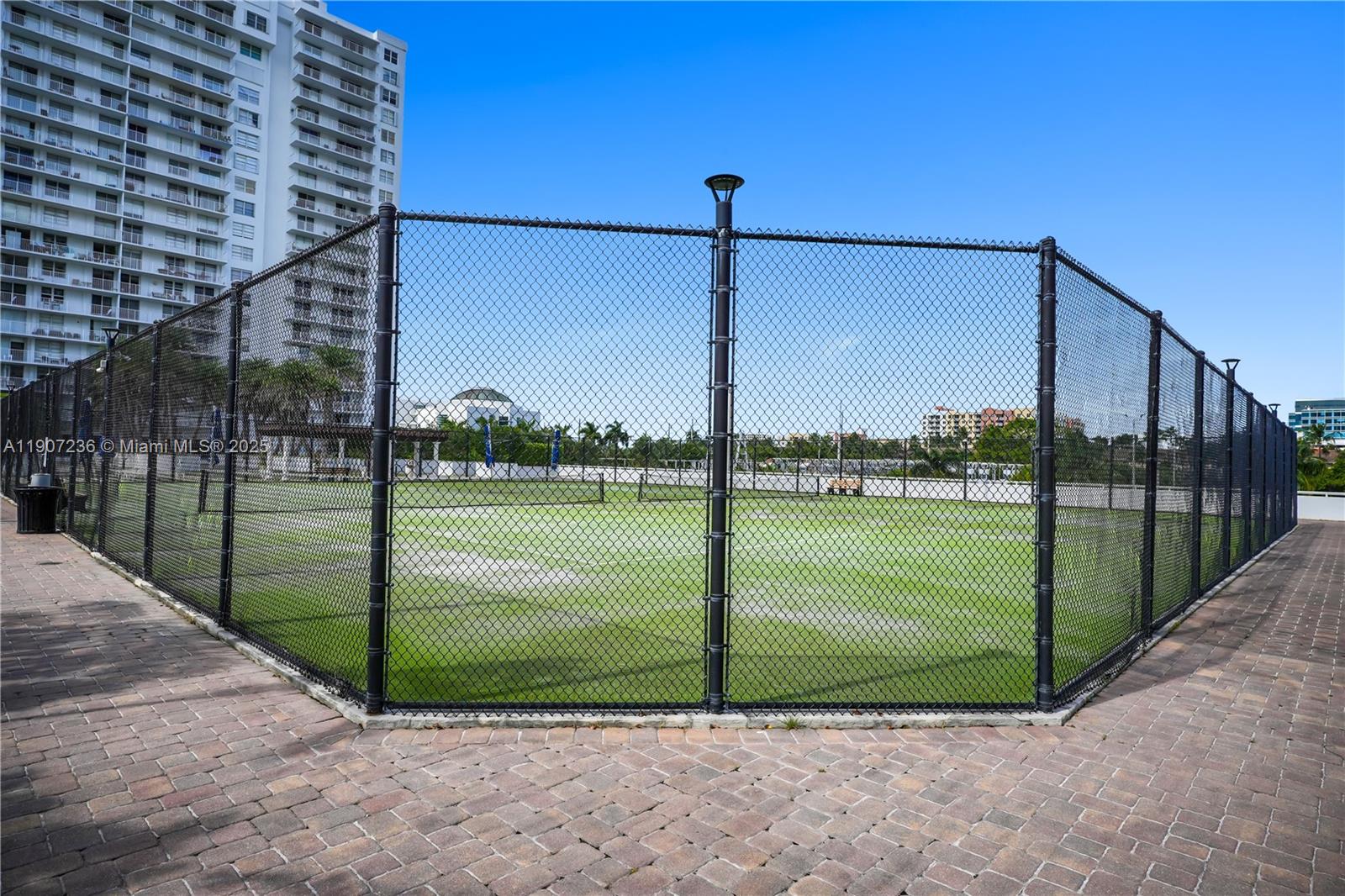 ADMIRALS PORT CONDO WEST - Residential