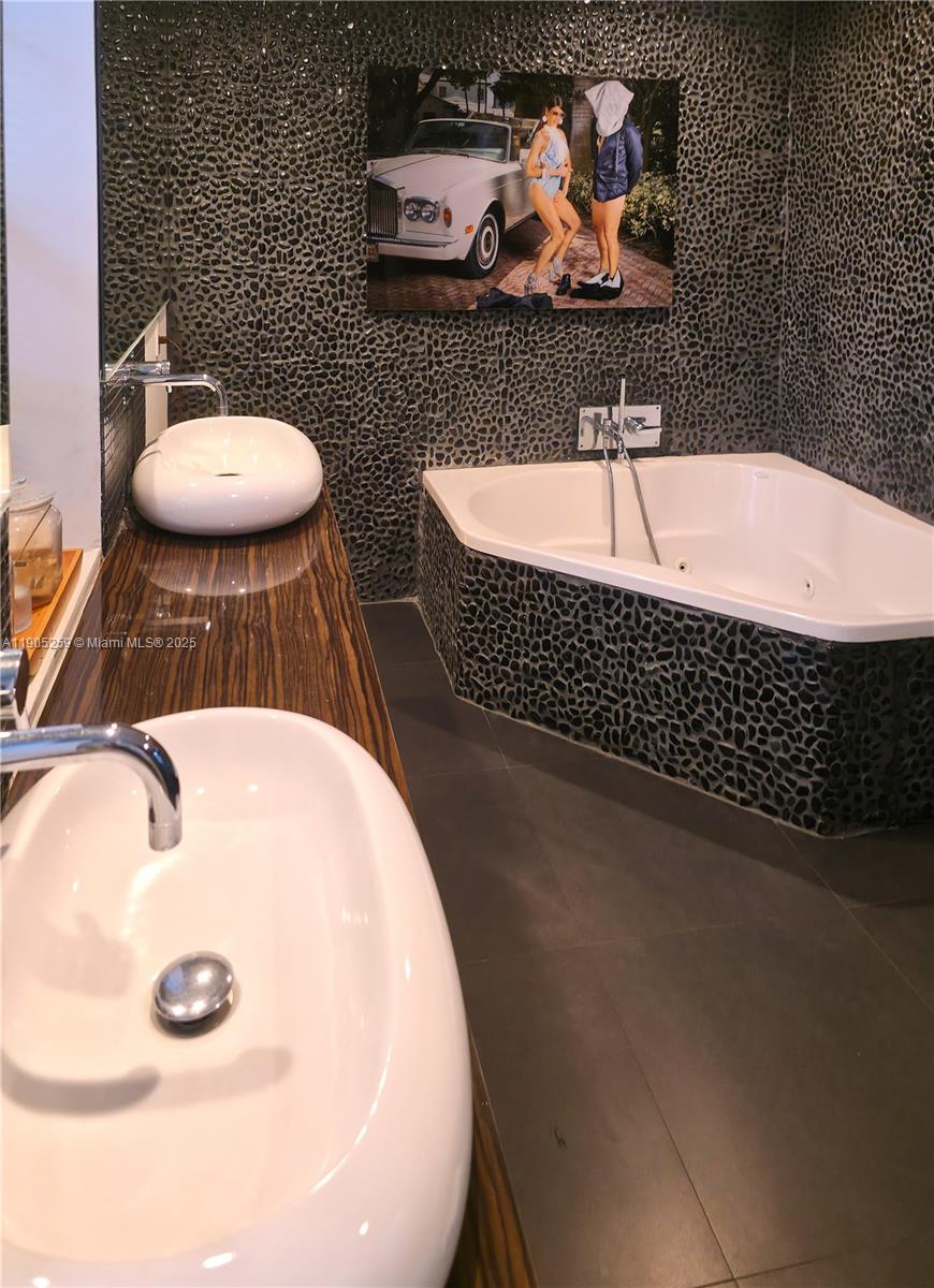 Isle of Normandy Miami VI - Residential