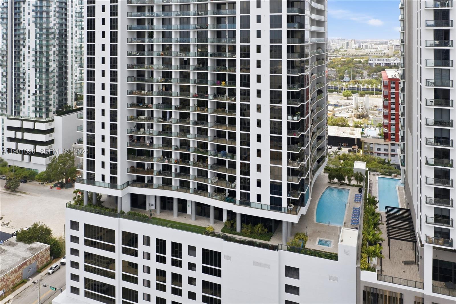 CANVAS CONDO - Residential