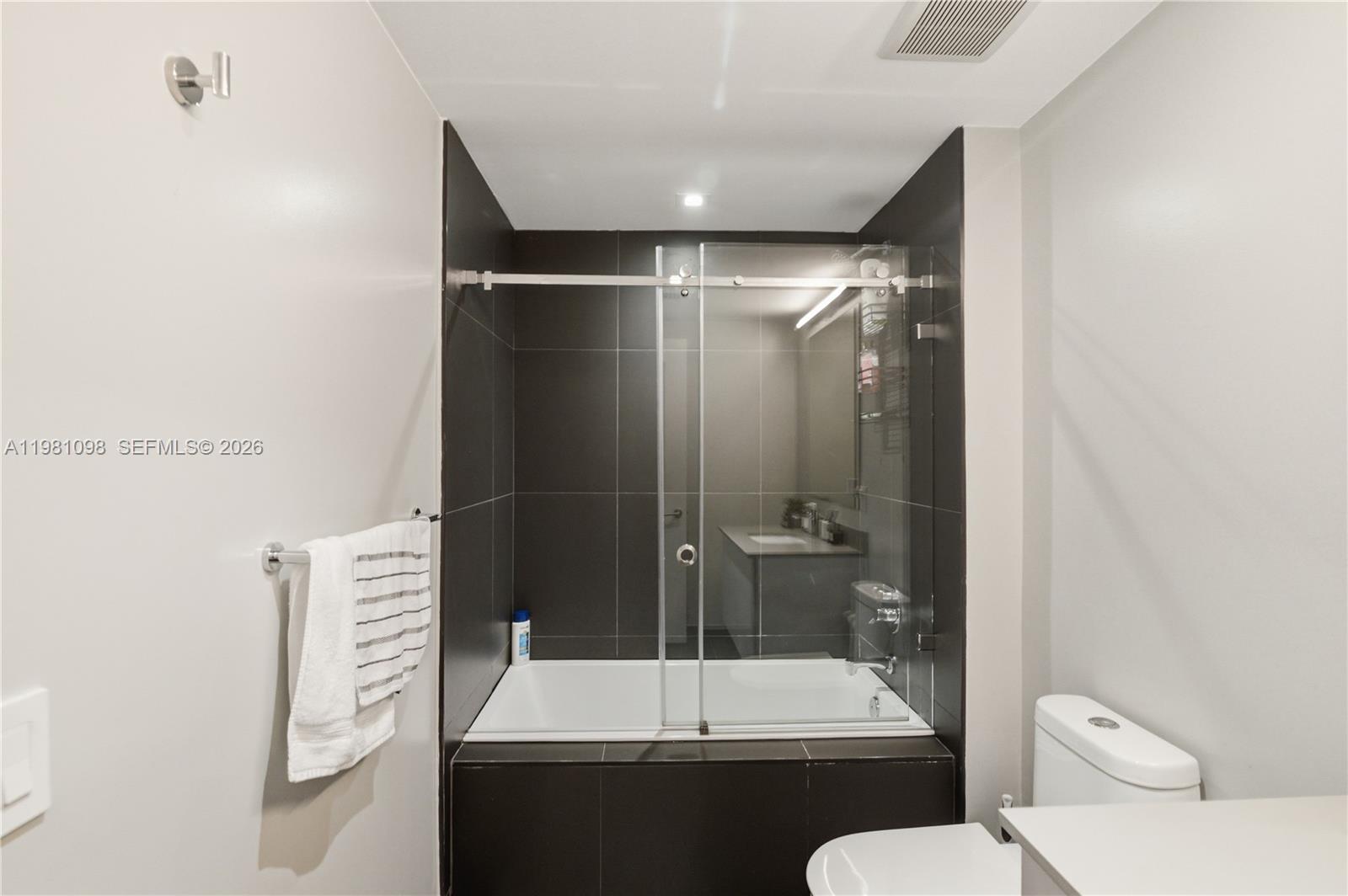 CANVAS CONDO - Residential