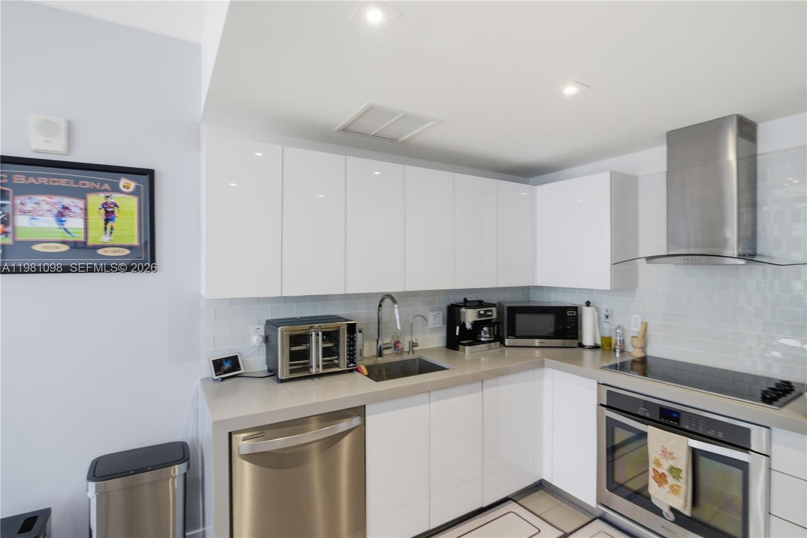 CANVAS CONDO - Residential