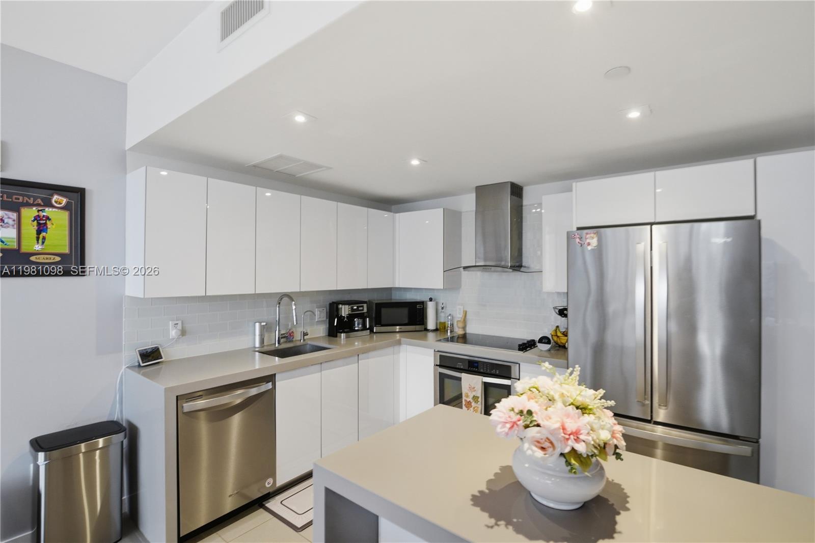 CANVAS CONDO - Residential