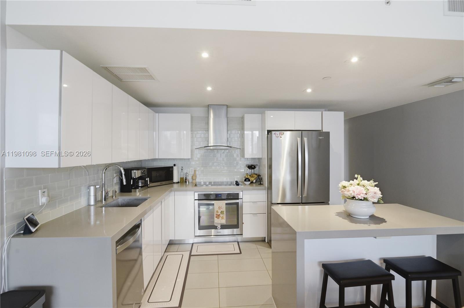 CANVAS CONDO - Residential