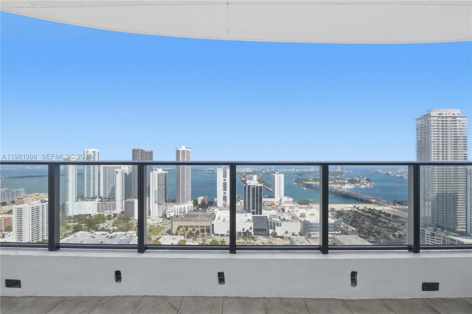 CANVAS CONDO - Residential