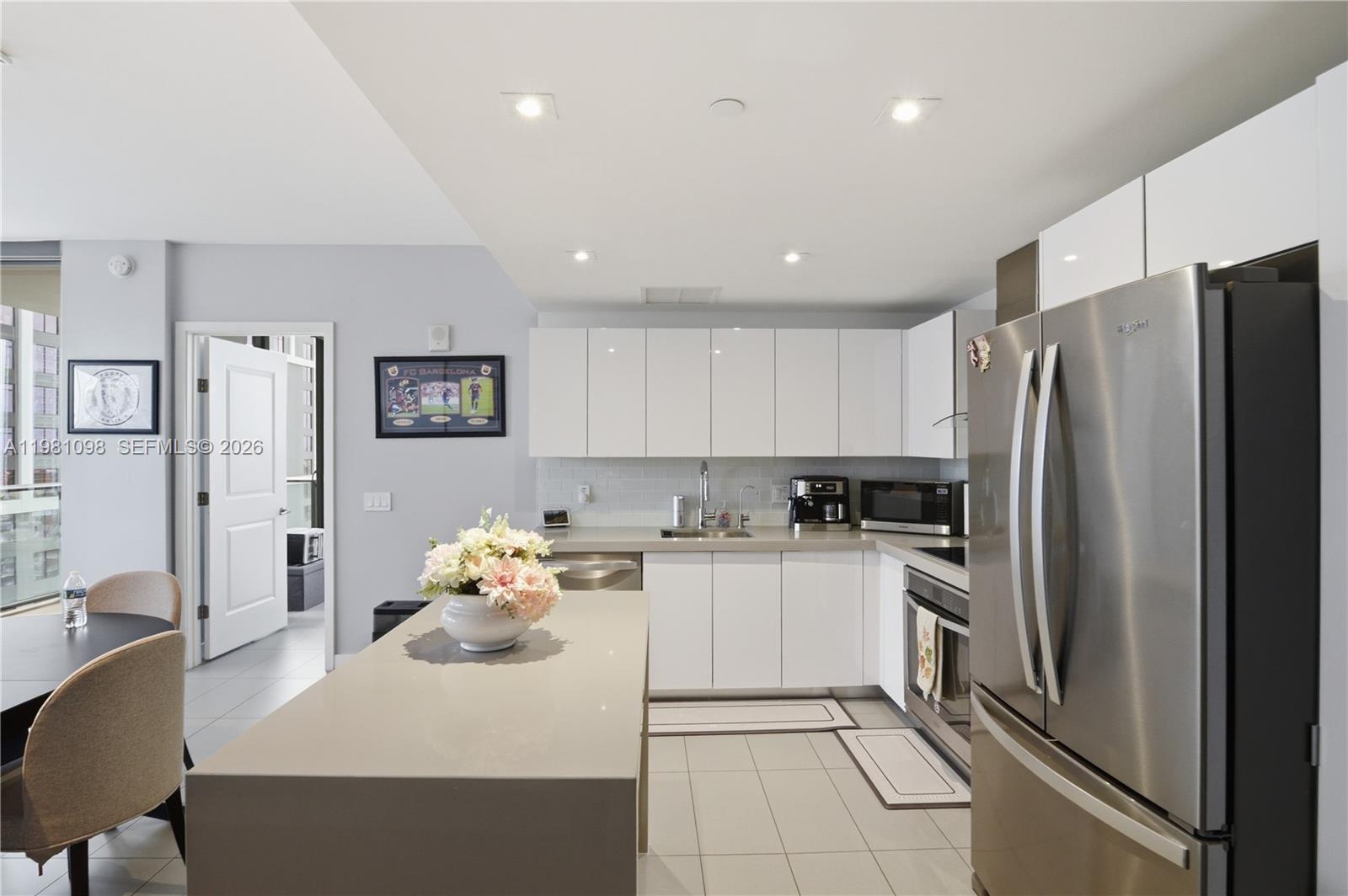 CANVAS CONDO - Residential