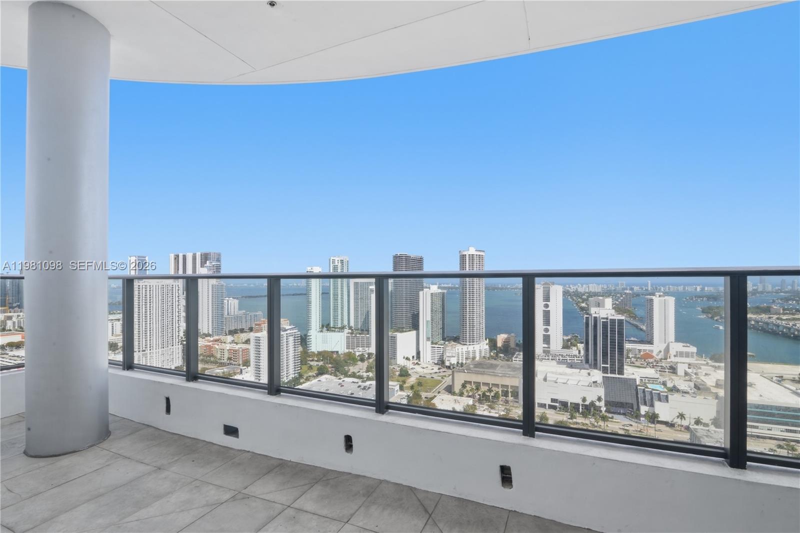 CANVAS CONDO - Residential