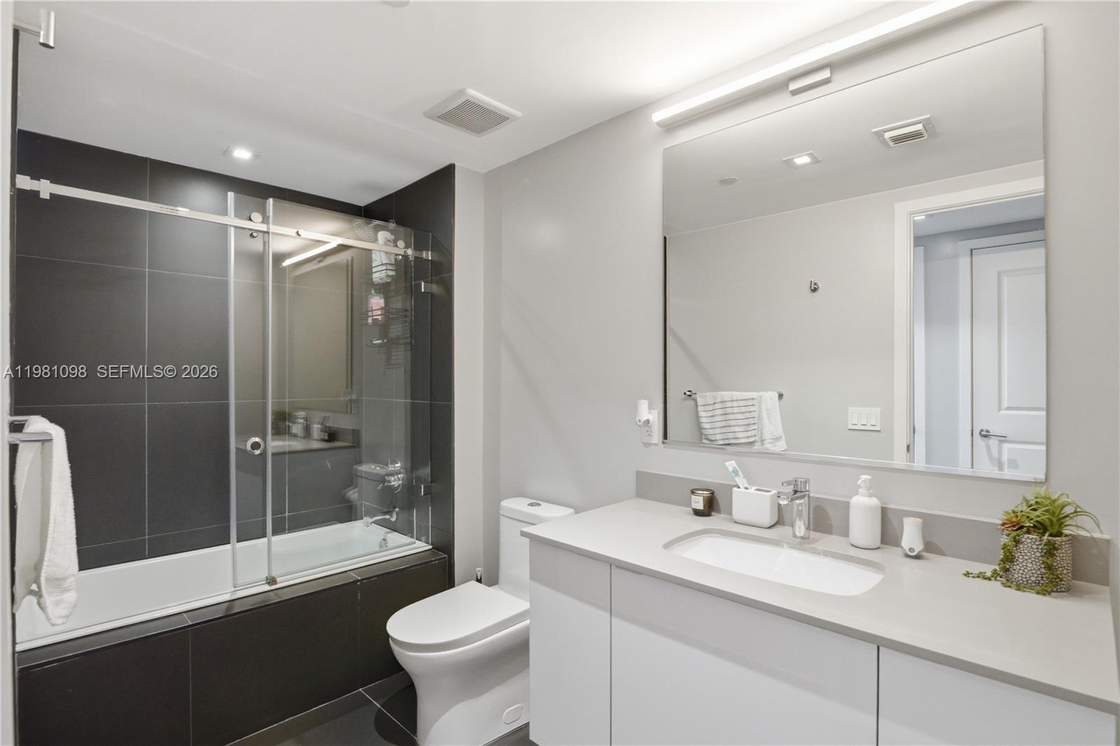 CANVAS CONDO - Residential