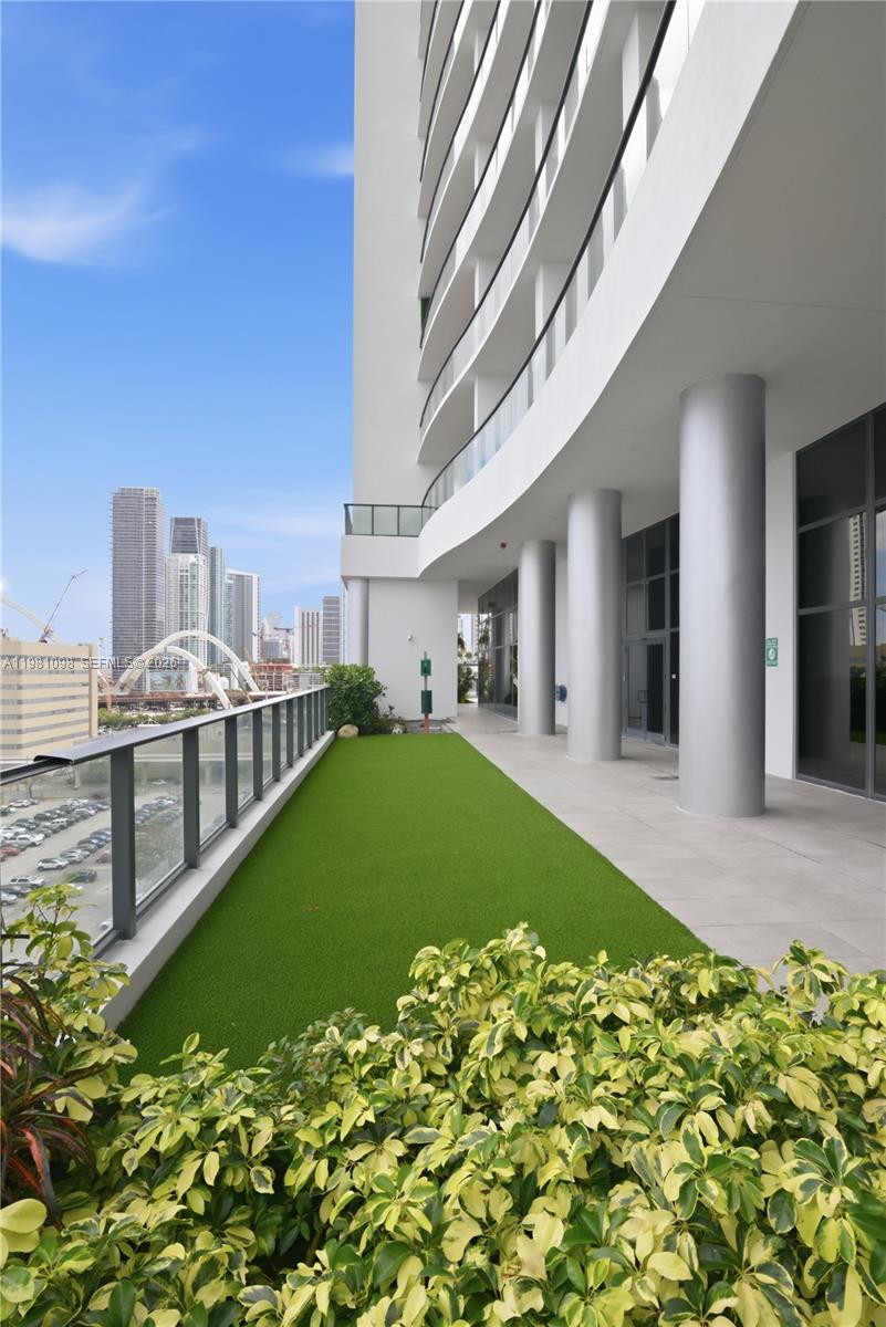 CANVAS CONDO - Residential