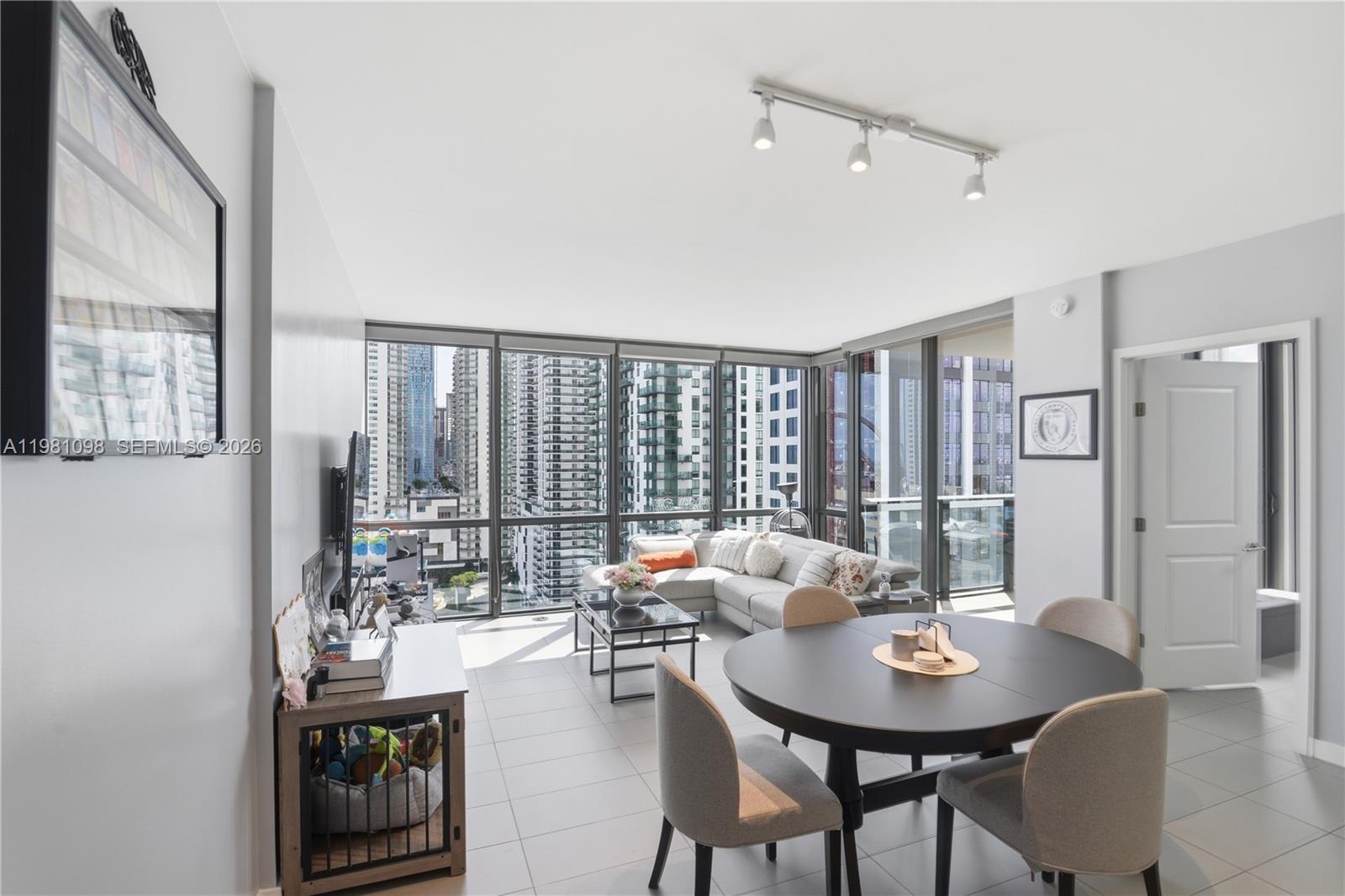 CANVAS CONDO - Residential