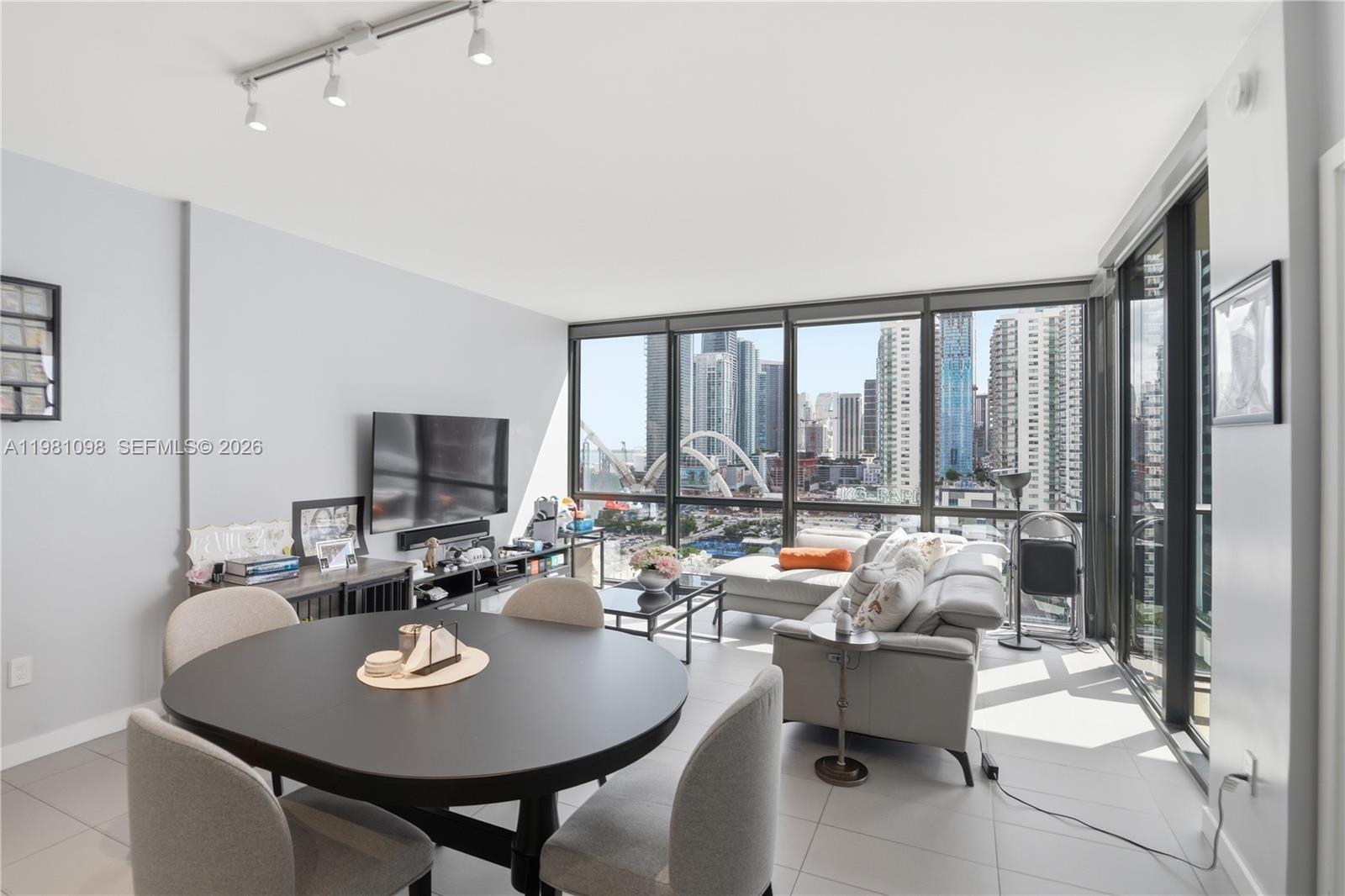 CANVAS CONDO - Residential