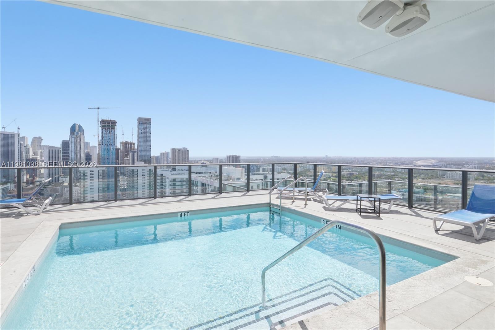 CANVAS CONDO - Residential