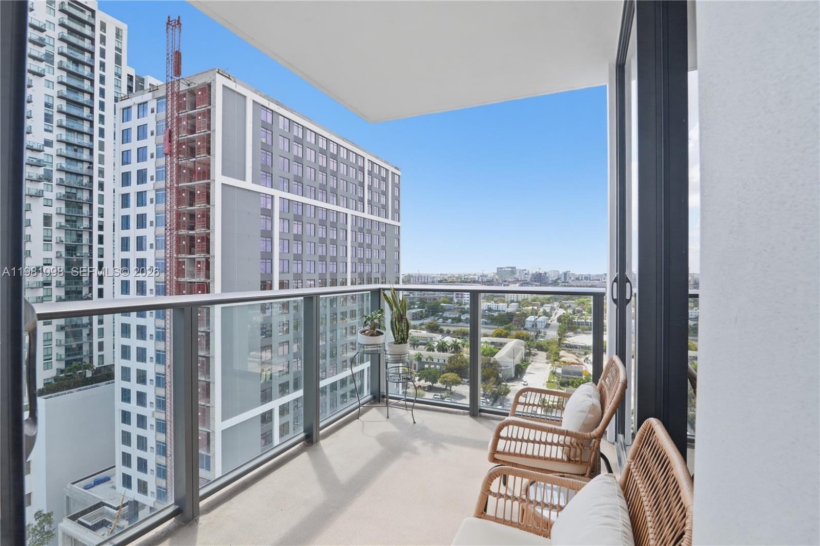 CANVAS CONDO - Residential